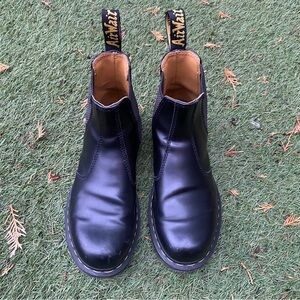 DOC MARTENS - 2976 SMOOTH LEATHER CHELSEA BOOTS SIZE 9